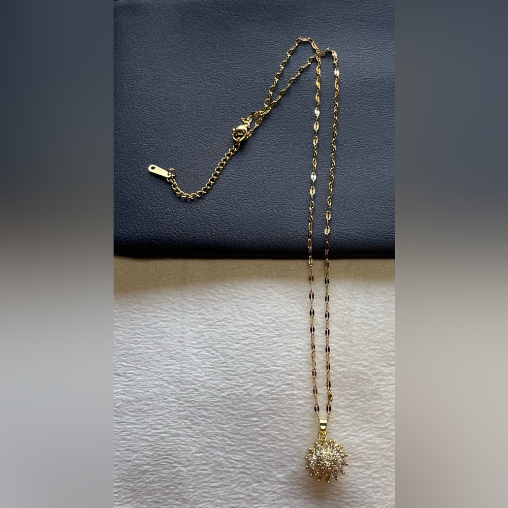 Brand New 24K Gold Plated Sunflower Pendant Necklace with Zircon Inlay - Picture 6 of 7